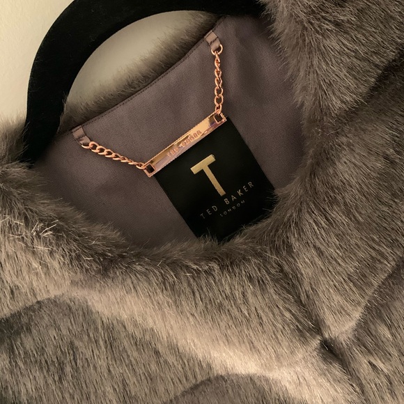 TED BAKER fur Gilet - Picture 8 of 9